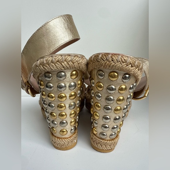 Stuart Weitzman‎ Gold Metallic Studded Espadrille Wedge Sandals 7M - Picture 10 of 15